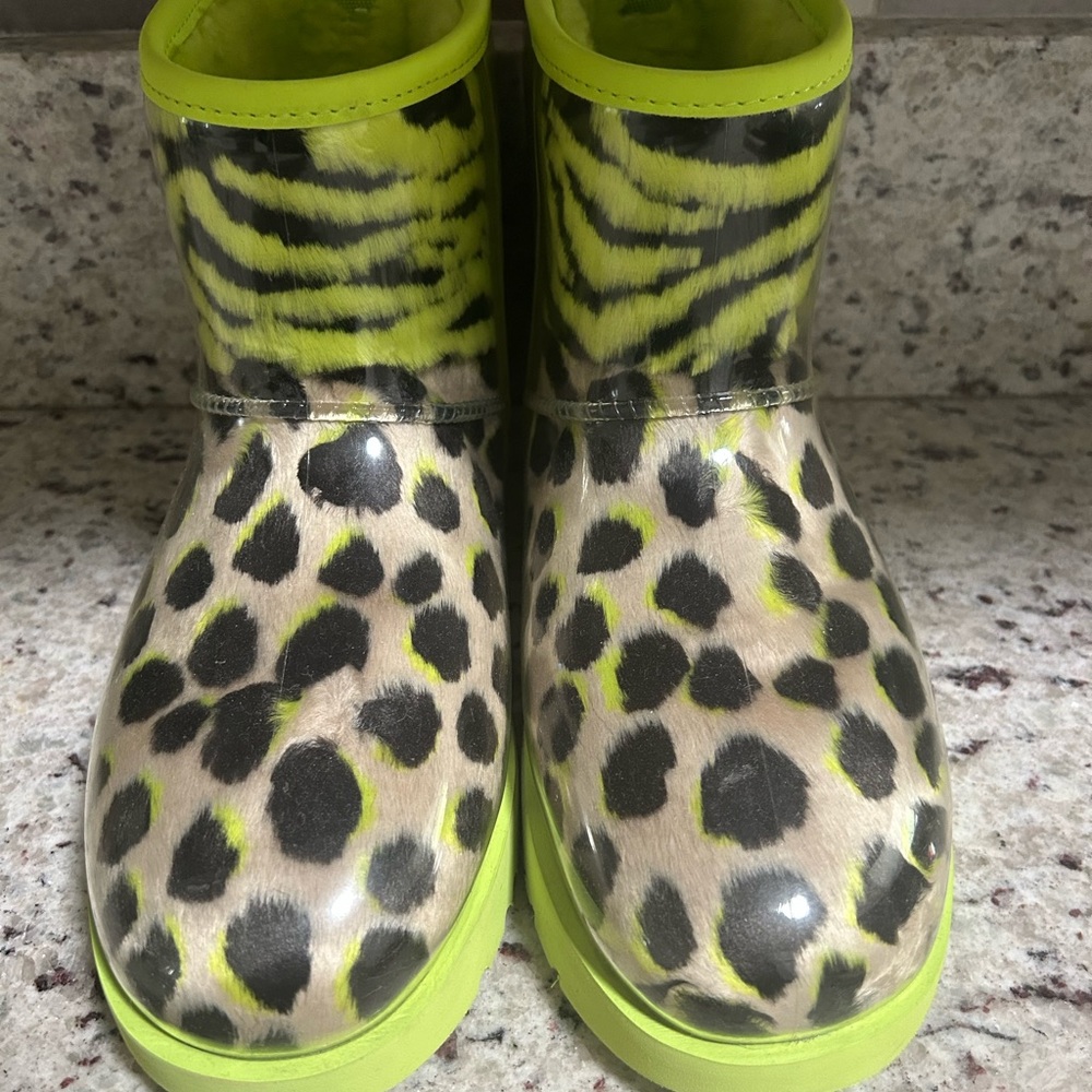 UGG PLUSHY WATERPROOF BOOTS. NWOT. CHEERFUL GREEN ANIMAL PRINT.